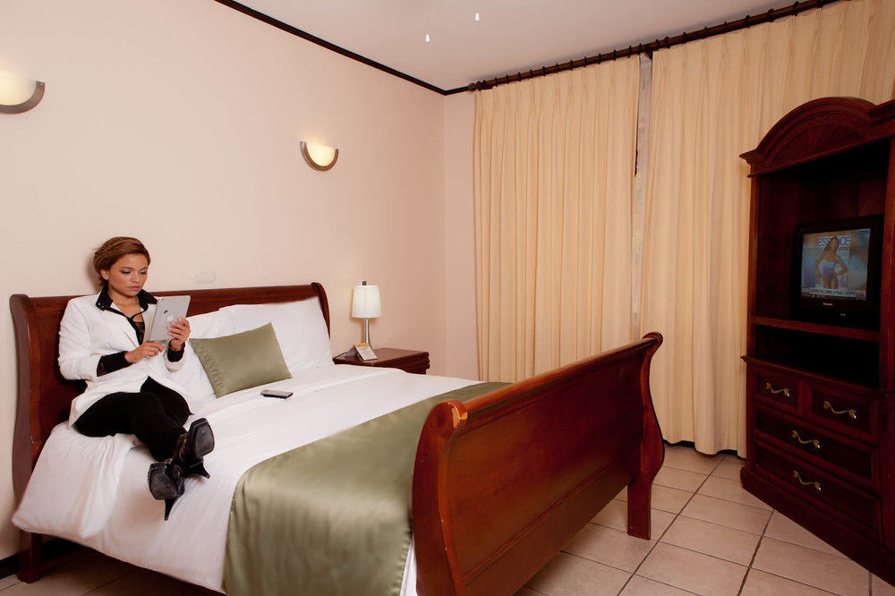 Hotel Y Restaurante El Guarco Cartago Exterior photo