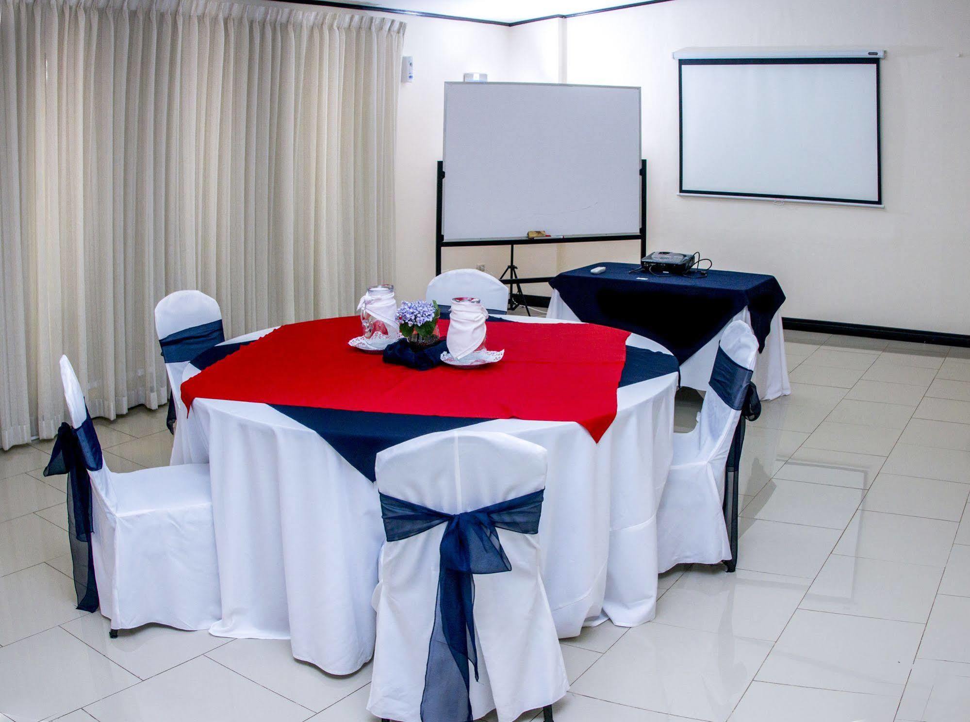 Hotel Y Restaurante El Guarco Cartago Exterior photo
